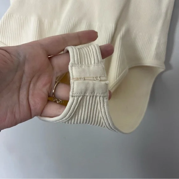 NWOT SUUKSESS NOTCH NECK RIBBED SEAMLESS PADDED SLEEVELESS BODYSUIT SIZE MEDIUM - Picture 9 of 13